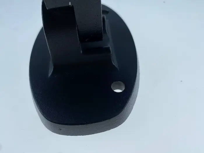 Support mural pour enceinte en aluminium. Haut-parleurs noirs modèle 153 avec accessoires de support